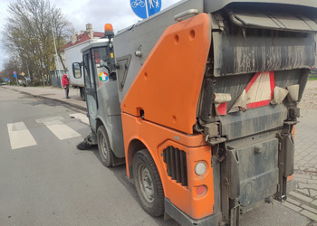 Zamiatarka na ulicach Kościana